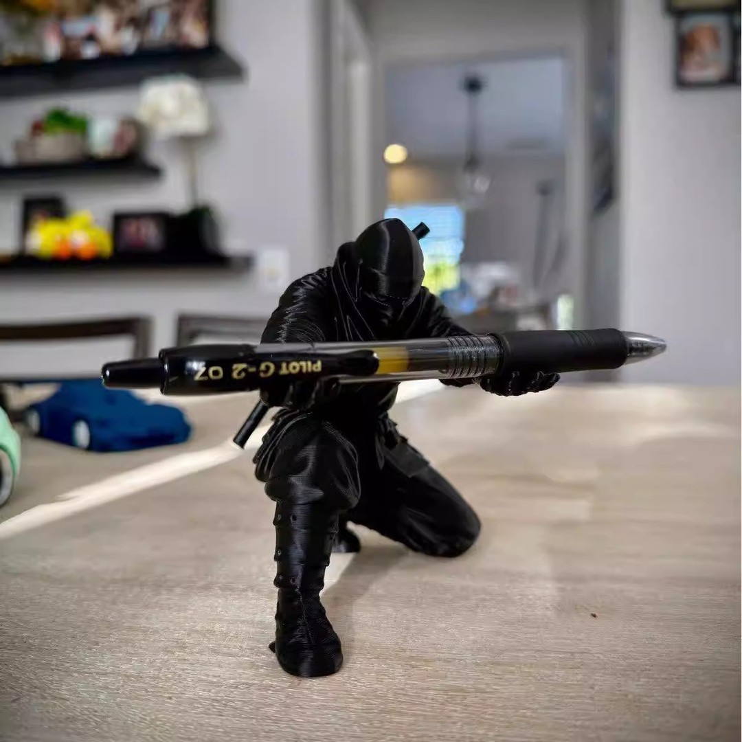 Stationery Office - 3D-gedruckter Ninja-Stifthalter, kreativer Schreibtisch-Stiftehalter, Dekorationsstück, Schreibwaren-Aufbewahrung,